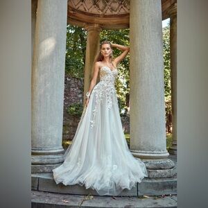 2024 Galia Lahav Gia Strapless Wedding Dress and 3.5 Meter Veil